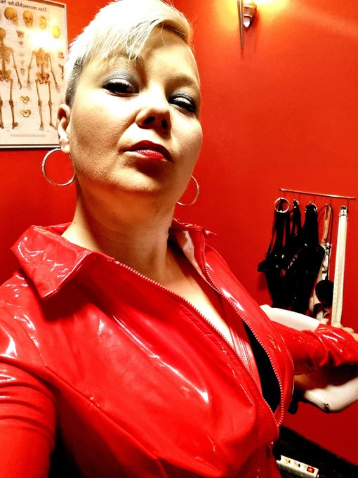 Ich habe Lust auf Klinikspiele! Bist DU vielleicht mein n&auml;chster Patient?  #klinikspiele #medicalplay<a href="/tag/berlin"class="tags"><span>#berlin</span></a><a href="/tag/domina"class="tags"><span>#domina</span></a><a href="/tag/strom"class="tags"><span>#strom</span></a><a href="/tag/fetisch"class="tags"><span>#fetisch</span></a><a href="/tag/patient"class="tags"><span>#patient</span></a><a href="/tag/medicalplay"class="tags"><span>#medicalplay</span></a>