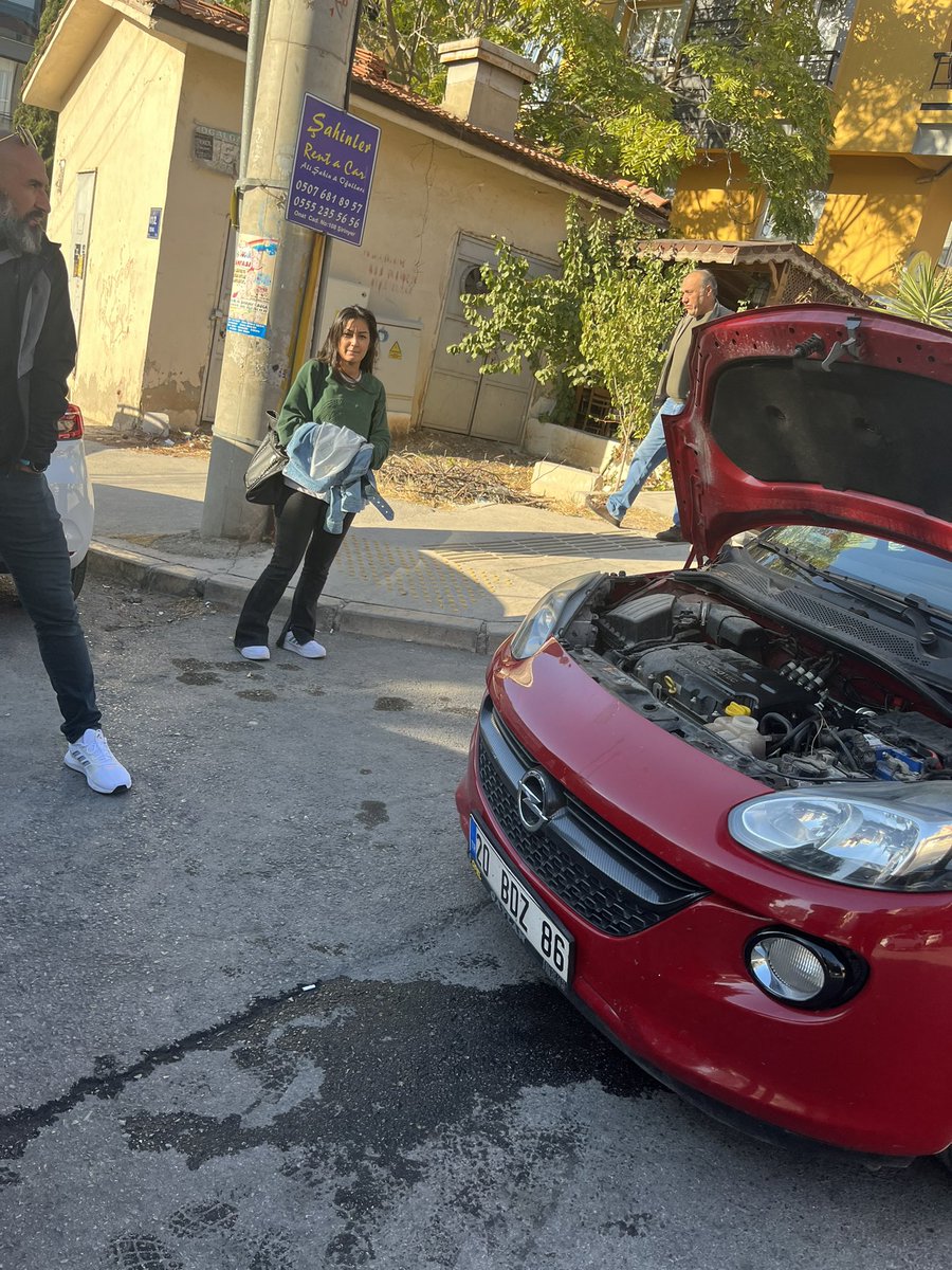 mrveebozz's tweet photo. @ezgiysz  Arabadan duman çıkarken dışarı kaçışımızı, kaçarken ceketimize kadar herşeyimizi aldığımızı hatırlayalım  :) https://t.co/l8TbEsNsWy