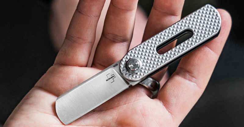 BokerKnives's tweet photo. Innovation meets industrial charm. Darriel Caston knows how to design knives with a strong character. The compact Boker Plus Ovalmoon Swivel is opened and closed by turning the two halves of the handle, which are then reconnected at the end of the handle by a magnetic lock.