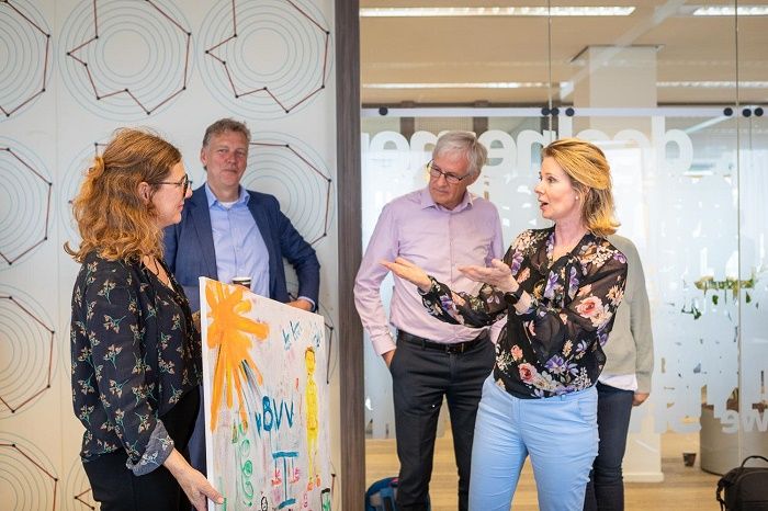 Samen met betrokken partijen werkte ICTU aan een complexe klus: de implementatie van de Wet vereenvoudiging beslagvrije voet. 

In dit artikel meer over hoe dit tot stand kwam en wat de maatschappelijke opbrengst is van dit programma.
ictu.nl/artikelen/een-…