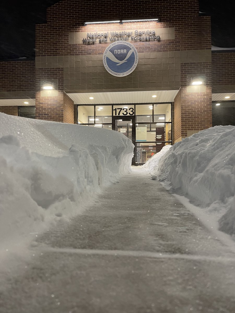 NWSTwinCities's tweet photo. The drifts on our office sidewalk are around 20 to 24 inches. With the average car's ground clearance being 6 to 9 inches, can you imagine running into one of these going 45+ MPH on the road?  Not good..

It doesn't take much to get stranded! Stay safe out there.

#MNwx #WIwx https://t.co/zHyZ8msrv4