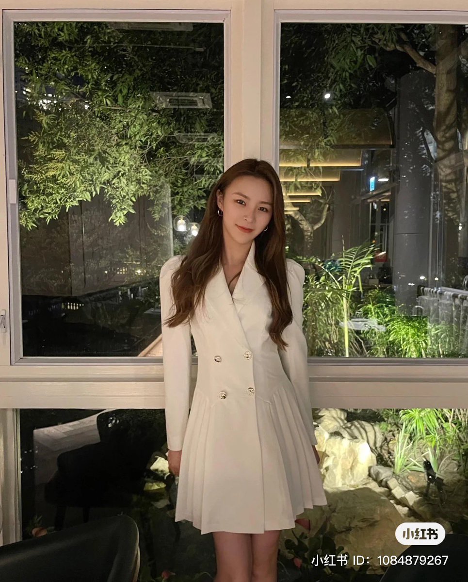 ElkieFanpage_xz's tweet photo. 230223 #Elkie XHS
“On Call II 10th Anniversary!
Qian Er and Yannis❤️
We have witness each other’s growth within these 10 years. We getting better and still pretty
👗SEEVIA”
#TheHippocraticCrush2 #TracyChu
#ChongTingYan #庄锭欣 #엘키 #ZhuangDingXin https://t.co/cxadGttzgd