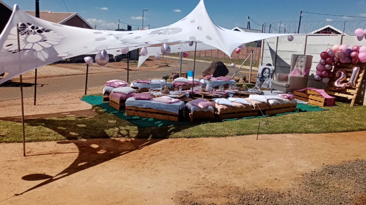 tandmpalletsde1's tweet photo. Plaaet setup for your chilled parties for bookings contact 0836670563...We in Soweto
#FedupWithLoadshedding #Resign #RamaphosaMustGo #Checkpoint #eNCA #GirlTalkZA https://t.co/07sqI7hCVE