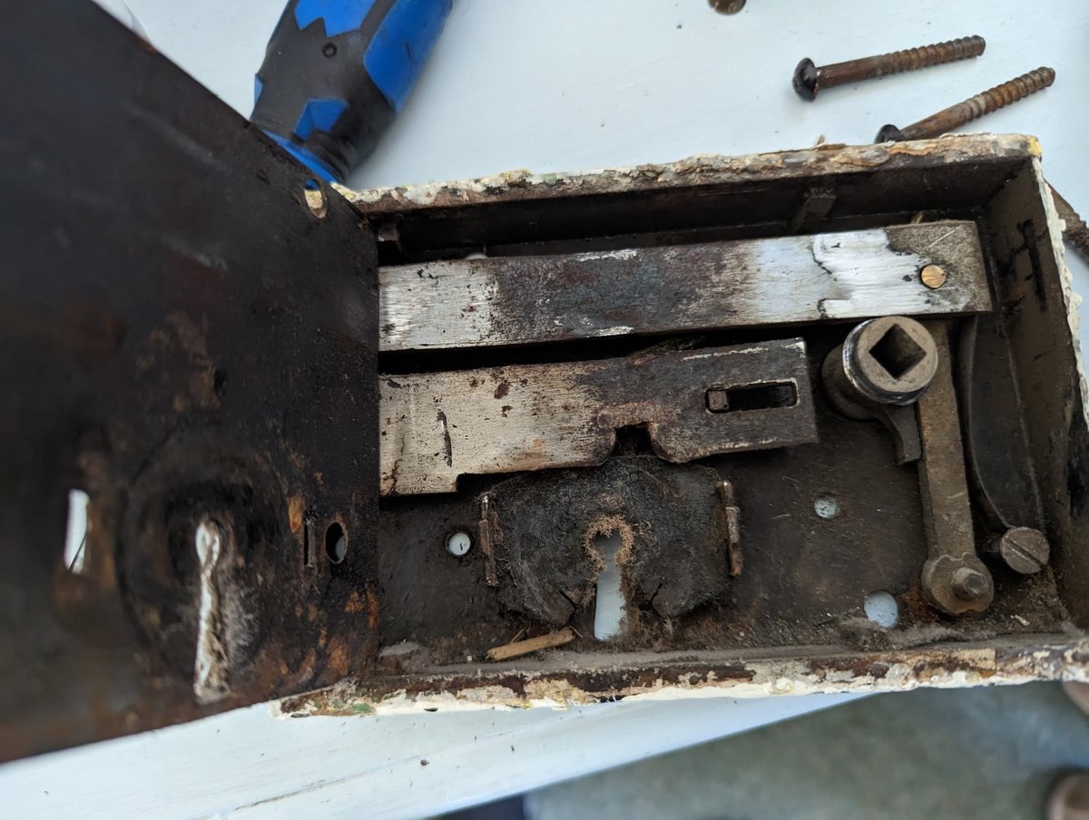 1stchoicelocks1's tweet image. Had the pleasure of working on this 1890's rim lock. We replaced the broken latch spring and a squirt of oil and it's good to go for another 100+ years. 
#Lockrepairs #Firstchoice #Exeter #Devon
📞 01392 275389 📲 07846507947
🌐 firstchoicelocksmith.co.uk