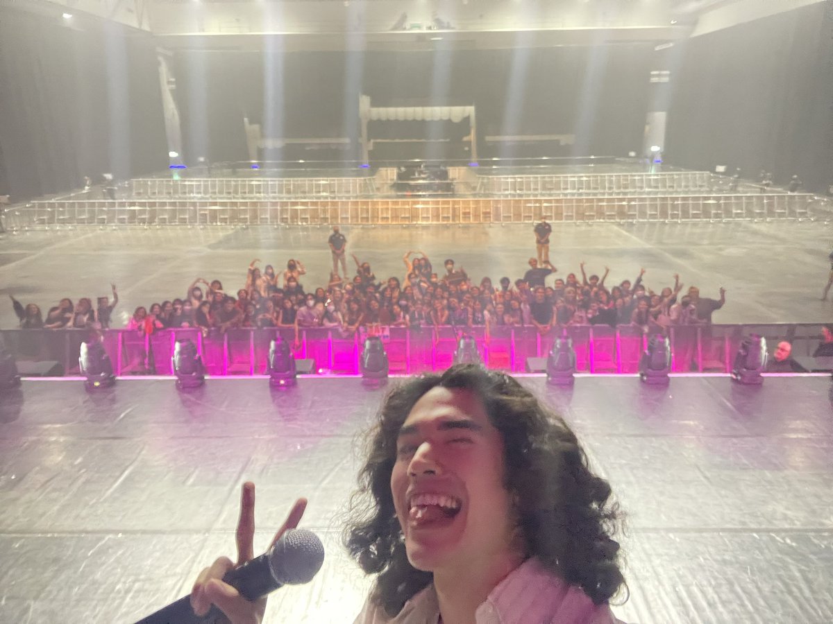Conan_grow's tweet photo. เป็นวันที่ดีมากจริงๆ🥹 เหมือนฝันเลยแบบ เจอคนที่เราอยากเจอมาตลอดมาอยู่ตรงหน้าเรา แบบตัวจริงๆเสียงจริงๆ น้องน่ารักมากกกกกก คุยเก่ง คุ้มค่ามากกกกกกก🌹 #ConanGrayliveinBKK #ConanGraySuperacheTourTH https://t.co/D7kt08BmJV