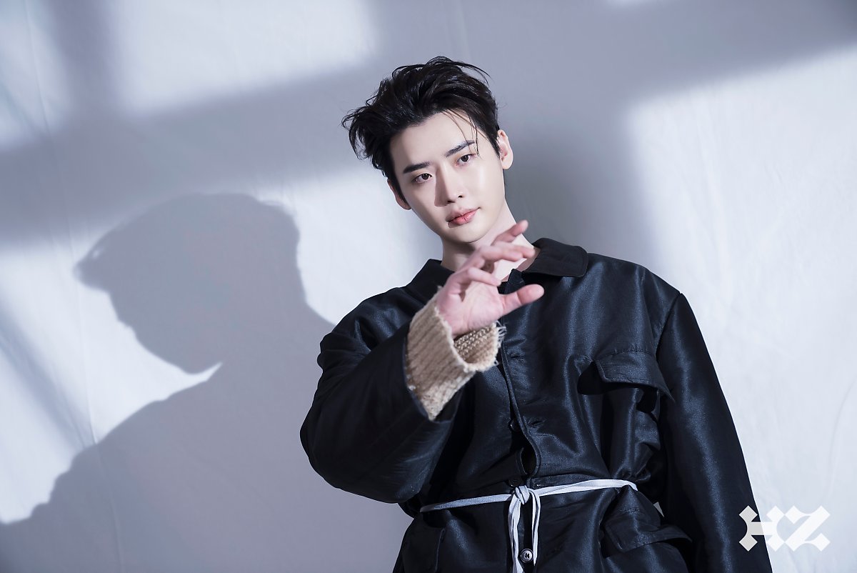 ianwang0626's tweet photo. #LEEJONGSUK #하이지음스튜디오 #HighZiumstudio #화보 #에스콰이어 #esquirekorea
李钟硕《时尚先生》2023年3月刊的
幕后花絮！最爱最爱的😍
#LeeJongSuk #李钟硕 #李鍾碩 #อีจงซอก #イ・ジョンソク #이종석 https://t.co/xC1OmpCiUw