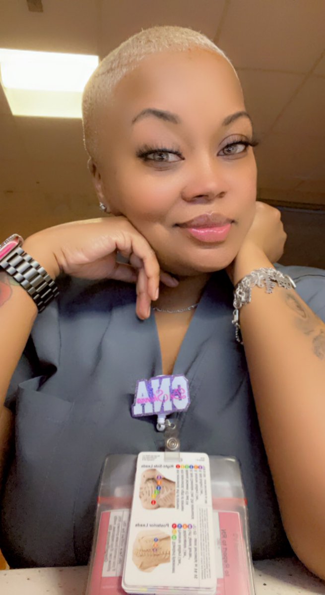 ImAmaraSinclair's tweet photo. #YourFavoriteBlonde #FabulousAt45 #BaldIslife #TravelCNA #SoonToBeRN #Healhcare #ScrubLifeChronicles #NightShift …..I’m hungry😩 https://t.co/l6ngOv8tEF