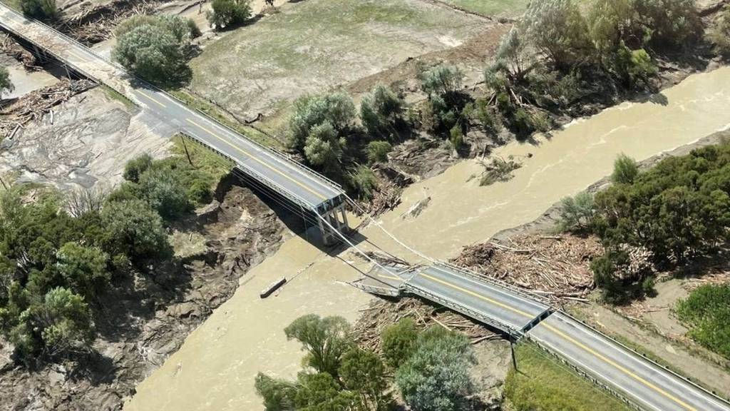 We've seen the devastation.  Now it's time to help.

We want to raise $5,000 to donate to the relief funds.

Bring YOUR CASH CONTRIBUTION to HVIS Friday or Sunday evening. 

It's the least we can do!