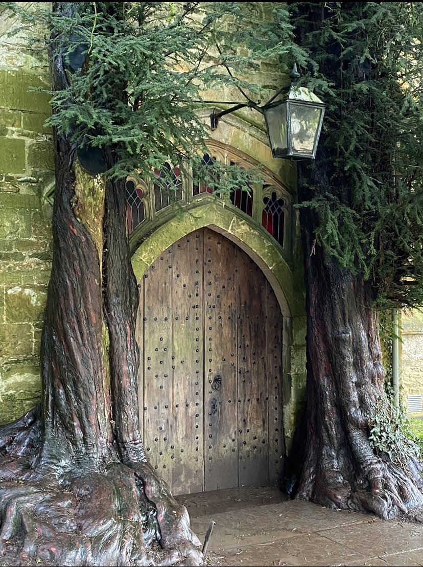 DScottwrites's tweet photo. There are some that say the ‘Tolkien door’ is actually a portal to another realm? Do you believe this? Share your thoughts &amp; pls retweet so others can too 😉🙏✨! #LOTR #Tolkien #ThursdayThought https://t.co/E7bJ9ZZs4x