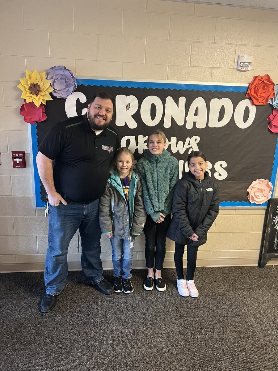 Coronado305's tweet photo. Our state choir students, and teacher, are off and headed to Wichita! #CoronadoGrowsGreatness #305GrowsGreatness https://t.co/JxjLhkNEB1