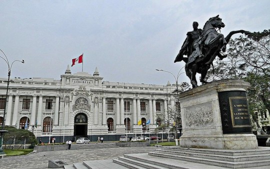 #DeVueltaAClases los maestros seguirán enseñándoles a los jóvenes estudiantes la grandeza de Bolívar cuando en 1825 el Congreso de Perú le confirió el título de Padre, Salvador y Libertador de este noble país, por la lucha incansable de su independencia <a href="/oraoriente/">PARTIDO ORA (OFICIAL)</a> 
VENCEREMOS!