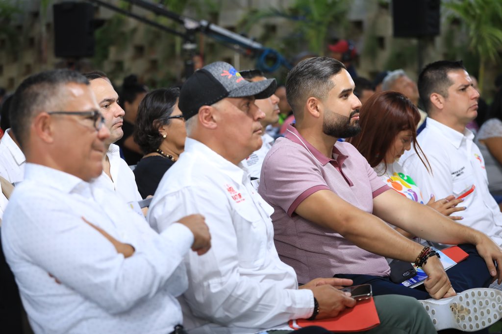 78,94 % Señalaron que el Gobierno Nacional impulsa y/o fomenta el turismo en los sitios turísticos.

Y el 84,01 % Señalaron que el turismo en Venezuela seguirá incrementándose.

3/4
<a href="/NicolasMaduro/">Nicolás Maduro</a> 
<a href="/delcyrodriguezv/">Delcy Rodríguez</a>