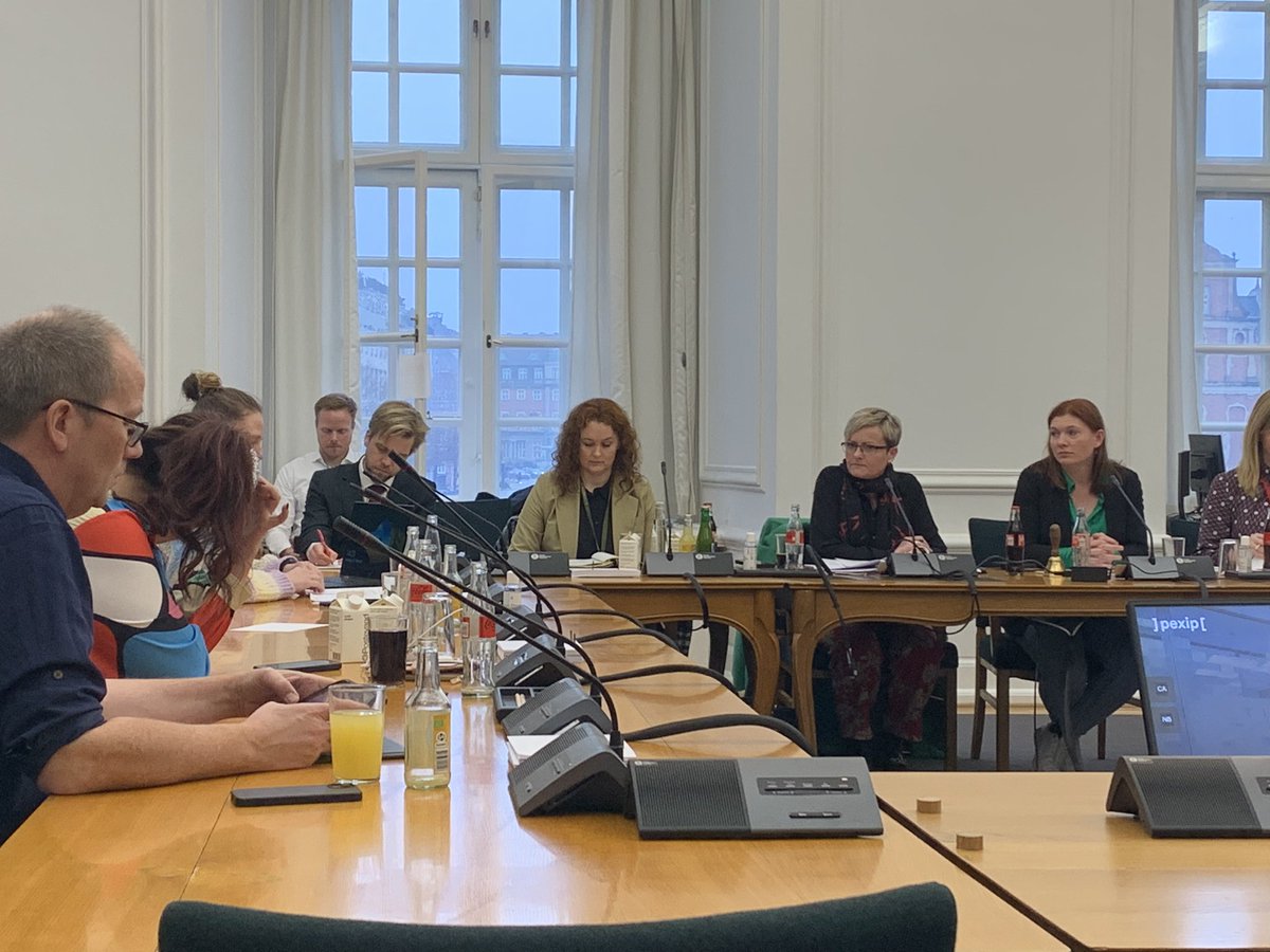 Tak til <a href="/charlottebroman/">Charlotte Mølbæk</a> for indkaldelse af socialministeren i samråd om regeringens visioner på handicapomr. <a href="/RosenkrantzT/">Rosenkrantz-Theil</a> melding er: Der er store og grundlæggende problemer. Og der skal arbejdes med reelle løsninger i denne regeringsperiode - og ikke blot en specialeplan.