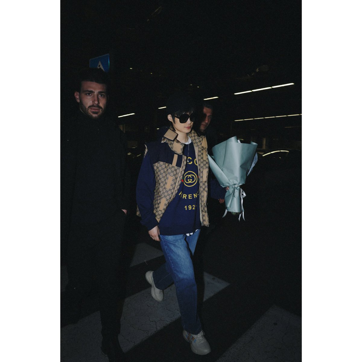 Anywayc13's tweet photo. Chris Lee arrived at Milan for the @gucci #GucciFW23 fashion show.

#MFW #李宇春 #liyuchun #ChrisLee https://t.co/pTqLgbruhC