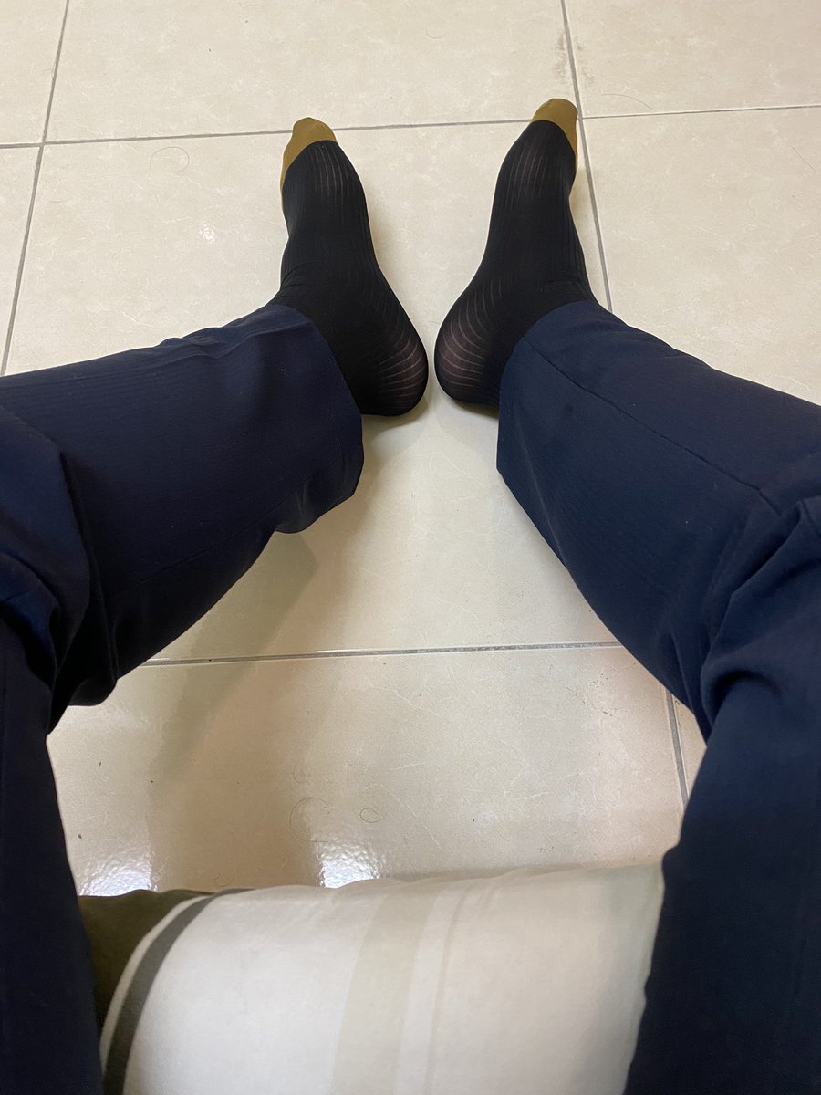 看別人穿，自己也買一雙襪子來穿看看