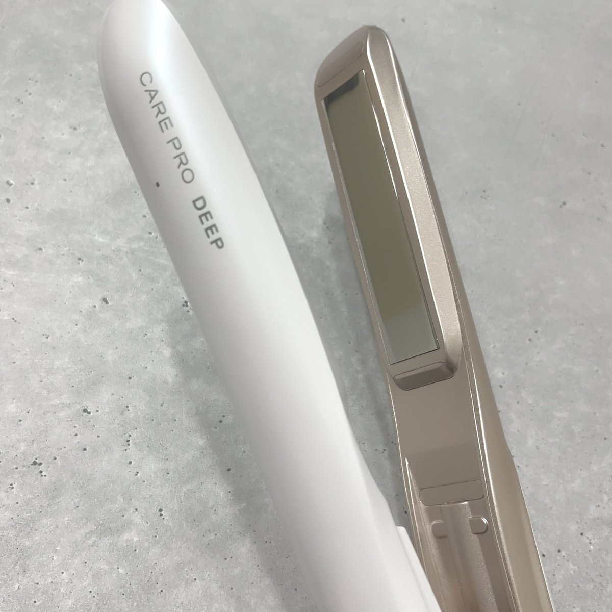 ocm_csm's tweet photo. #CAREPRODEEP
ずっと気になっていたホームケア用のトリートメント専用超音波アイロンˎˊ˗
いやこれめっちゃ良い…🥹❕
いつものインバストリートメントの後に髪を挟んでスライド→1スライド10秒ほどで全体にアイロンを通したらいつも通り流すだけ!
慣れると5分くらいで終わります🫶
▼続
#PR https://t.co/hEUEiK5GoL