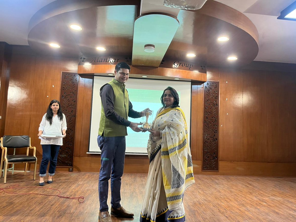 ankittiwadi's tweet photo. आज अलंकार पीजी गर्ल्स कॉलेज में बतौर वक्ता पत्रकारिता के स्टूडेंट्स से रूबरू होने का अवसर मिला।

प्रिंसिपल डॉ कुसुम चौधरी जी, फैकल्टी गरिमा जी, पूजा जी और प्रियमवदा जी का आभार।

स्टूडेंट्स की लाइव डिबेट की प्रस्तुति सराहनीय रही। https://t.co/F3v9gWPbvU