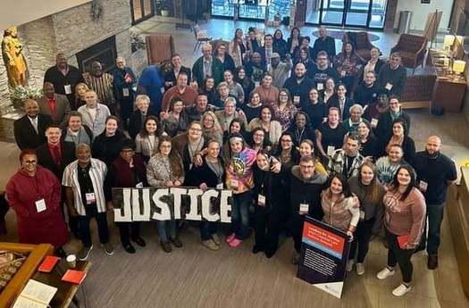 PNS_News's tweet photo. Groups are pushing to reform restrictive #votinglaws for people resuming life after prison.
Currently, West Virginians who have served their sentences are not permitted to vote until their parole and/or probation period is over.
https://t.co/9P2nn8f0NN https://t.co/EDbdTyf7iq