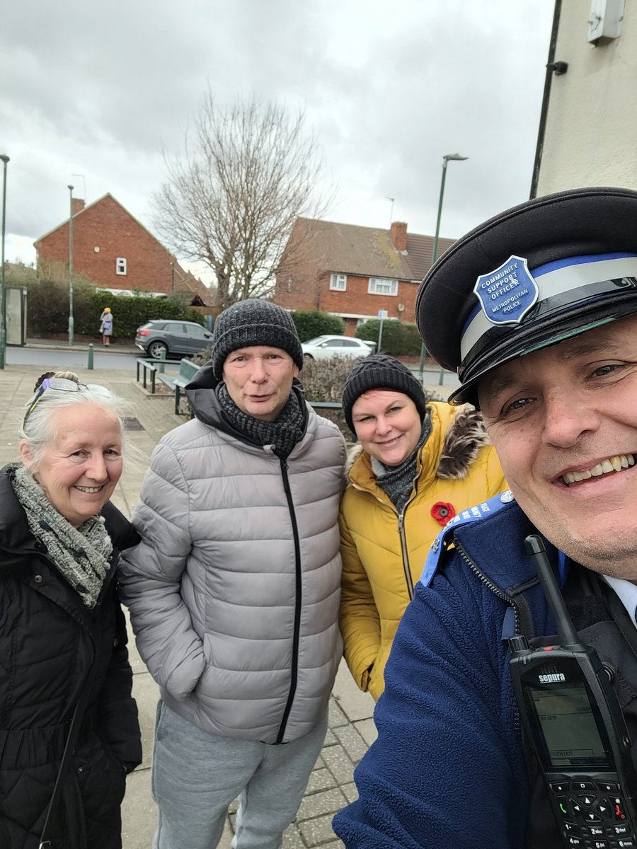 Went for a walk around the ward today with @sladegreenbig Walking Group. They meet every Thursday at 10am outside St Augustines church hall (weather permitting) #SladeGreen #community #BigLocal #police #walking