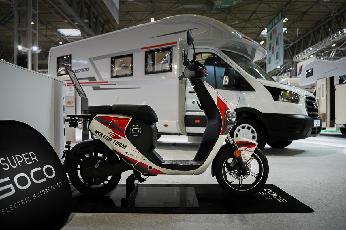 vmotosocouk's tweet photo. We're loving the Roller Team livery on this Super Soco CU mini; the answer to lightweight electric transportation.
Check it out in person this week at the @NECCaravanShow 2023.
#neccaravanshows #vmoto #supersoco #rollerteam #ev https://t.co/dZZAT6Kg2a
