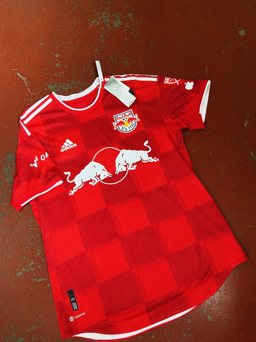 cultkits's tweet photo. 🚨 GIVEAWAY TIME 🚨

As part of the latest new 23/24 MLS season jersey releases, we’ve got our hands on the @NewYorkRedBulls adidas ‘New York Is Red’ jersey*.

It’s an understated beauty that we only feel would be right to share. https://t.co/WtUgs0EEu8