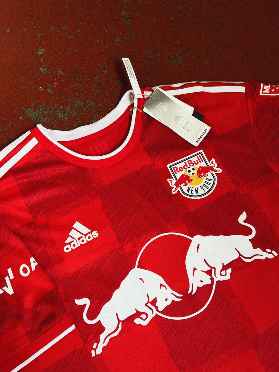 cultkits's tweet photo. 🚨 GIVEAWAY TIME 🚨

As part of the latest new 23/24 MLS season jersey releases, we’ve got our hands on the @NewYorkRedBulls adidas ‘New York Is Red’ jersey*.

It’s an understated beauty that we only feel would be right to share. https://t.co/WtUgs0EEu8
