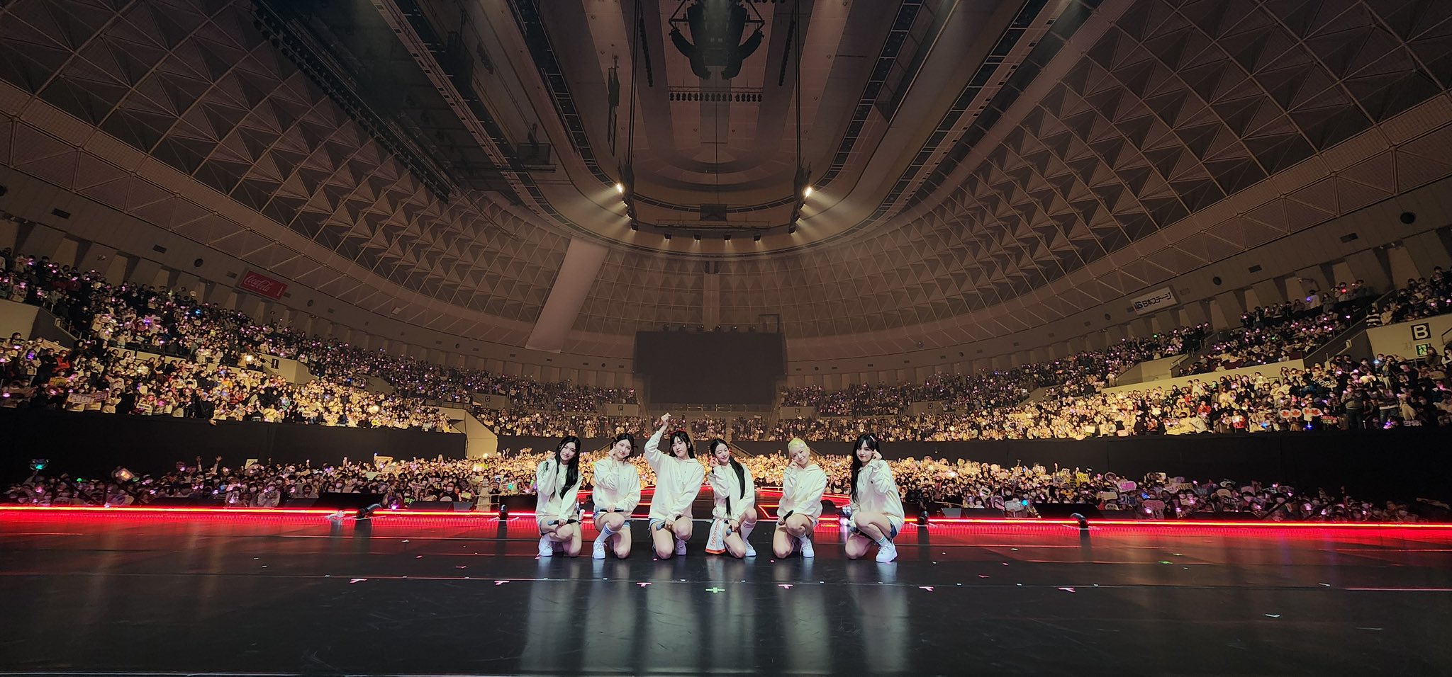 雑貨　IVE 公式ライトスティック ver.1 「IVE THE FIRST FAN CONCERT “The Prom Queens” IN JAPAN」 IVE - THE 1ST FAN CONCERT < The Prom Queens > KiT Video