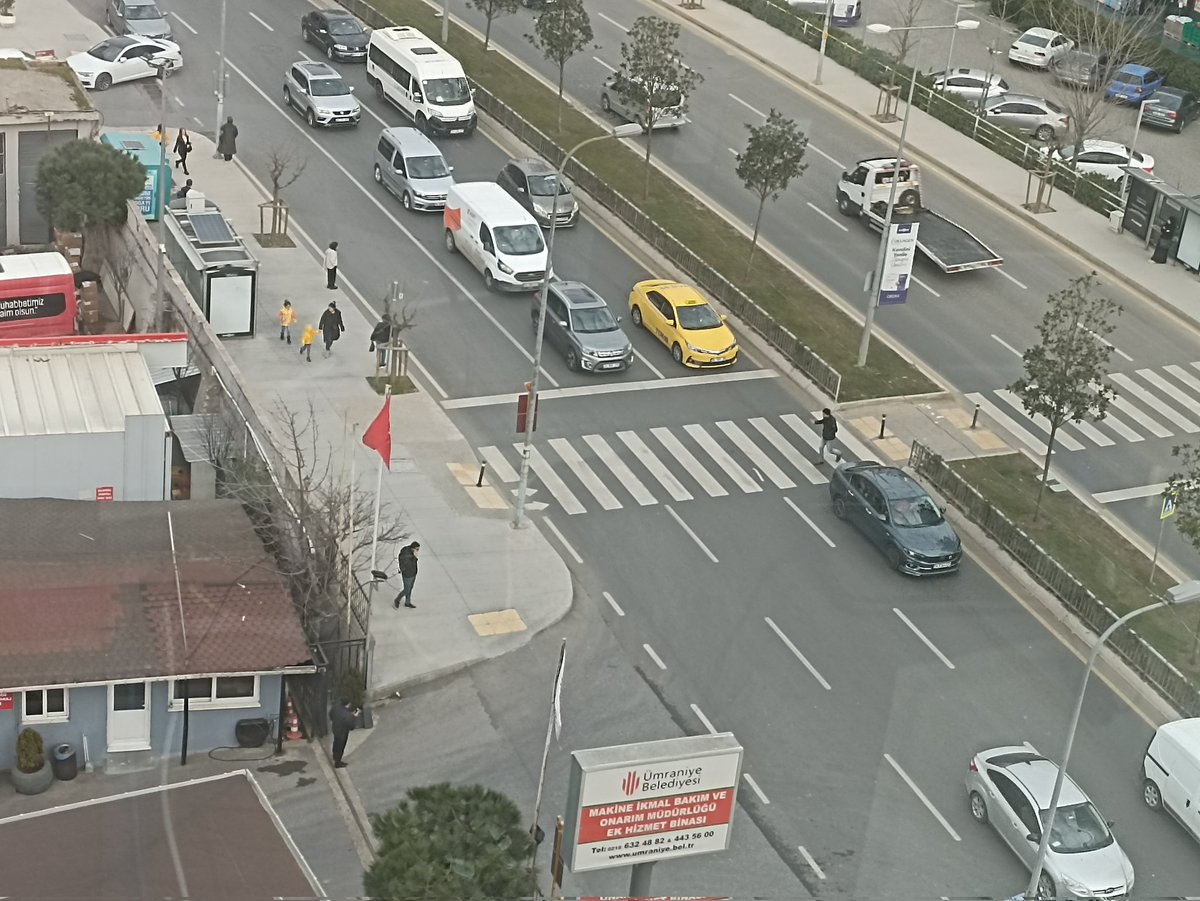 meakif's tweet photo. @ibbAkom @IBBcozummerkezi Merhaba Küçüksu caddesi/Ümraniye yaya geçidi olan yerde trafik lambası rica ediyorum .Az önce bir vatandaşımızın yaya geçidinde trafik kazası geçirdi konunun çözümü için yardımlarınızı rica ederim. https://t.co/x4u7m3KAne