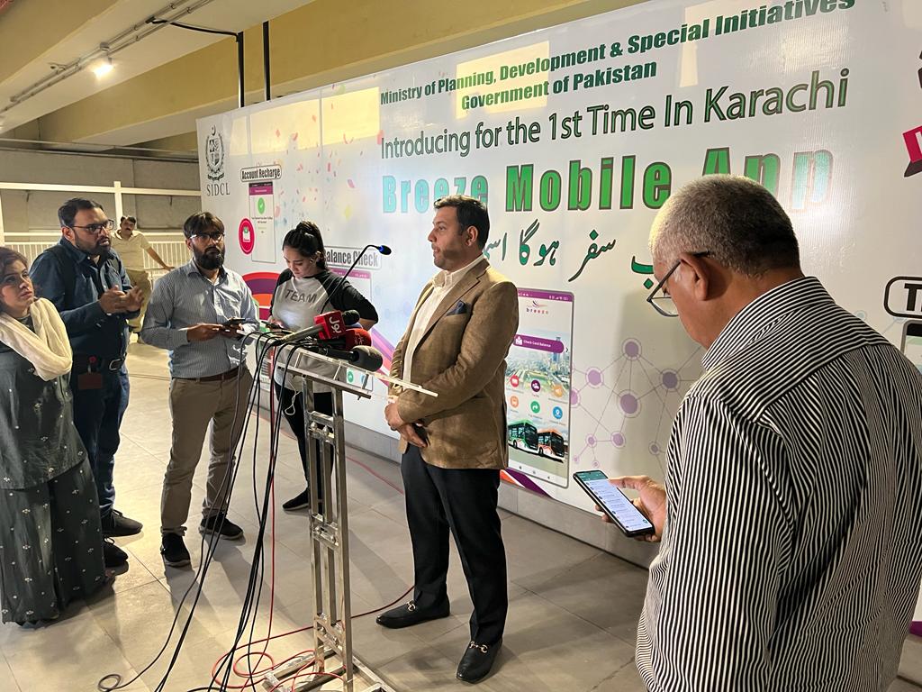 GreenLineKhi's tweet photo. Alhamdulillah, SIDCL has successfully launched the breeze mobile application today. Thanks to all the media partners who showed up at the launch ceremony. Some pictures from the event!
#sidcl #karachi_breeze_app #karachibreeze #GreenLineBus #orangelinebrt https://t.co/XEI6YAzPxW