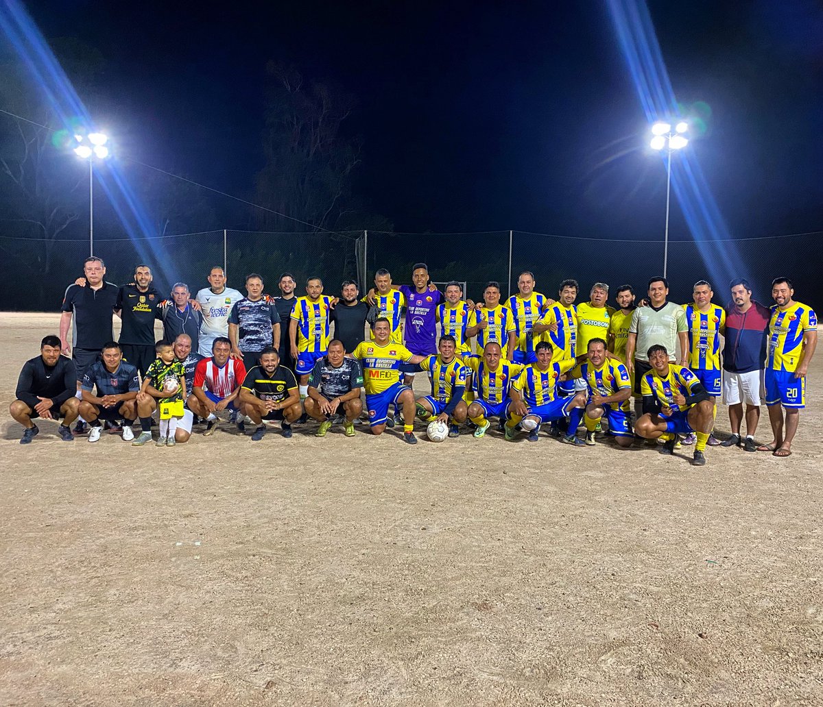 Futsenior1's tweet photo. Miércoles de futbolito, partido amistoso categoría senior.

Futsenior  3️⃣ vs club deportivo la Bastilla 2️⃣

#futsenior #amistoso #futbolparaadultos #Bucaramanga https://t.co/CzGw9e8aHs