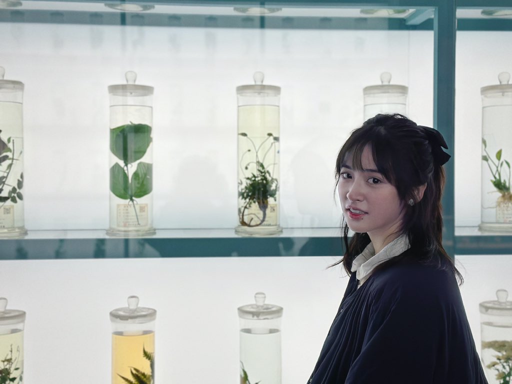 dramapotatoe's tweet photo. #ShenYue shares new snaps

More - https://t.co/e8s0fb05Pi https://t.co/bZOjm2WsBz