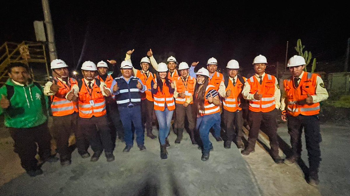 LUZALEJANDRAR25's tweet photo. Trabajar duro por algo que no te importa se llama estrés. Trabajar duro por algo que te importa de verdad se llama pasión - Simon Sinek.
Conociendo a mi equipo UM COLQUISIRI. Vivimos apasionados con lo que hacemos ♥️ https://t.co/Mexn9ZyeVk