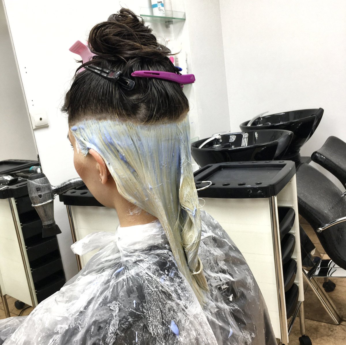 Elithair's tweet photo. Промежуточный этап скрытого окрашивания.

Фото из нашего закулисья...

Работаем для вас 12 лет. Записаться: 89047374888(тел/ватсап)
#скрытоеокрашиваниеволосуфа #сложныетехникиокрашиванияволос #окрашиваниеволосуфа #цветноеокрашиваниеволос https://t.co/fJ9VwcAChR