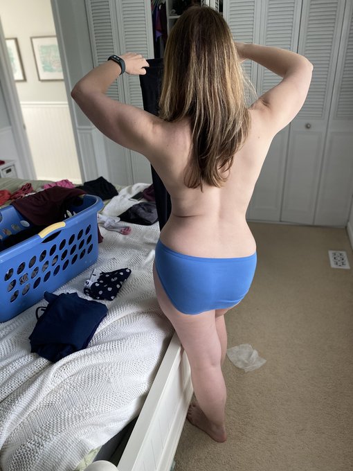 Help me fold laundry or fuck your MILF? https://t.co/Z42ujJEEsI