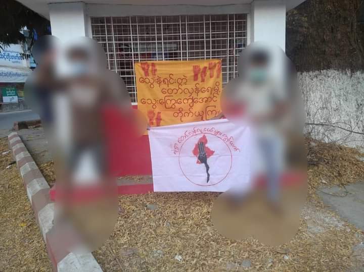 miN13700's tweet photo. Monywa Revolutionary Youths Network staged an anti-coup movement by hanging a revolutionary banner in Sagaing's #Monywa township on Feb 23.
#HelpMyanmarIDPs
#2023Feb23Coup
#WhatsHappeningInMyanmar https://t.co/SuGgxX71n2