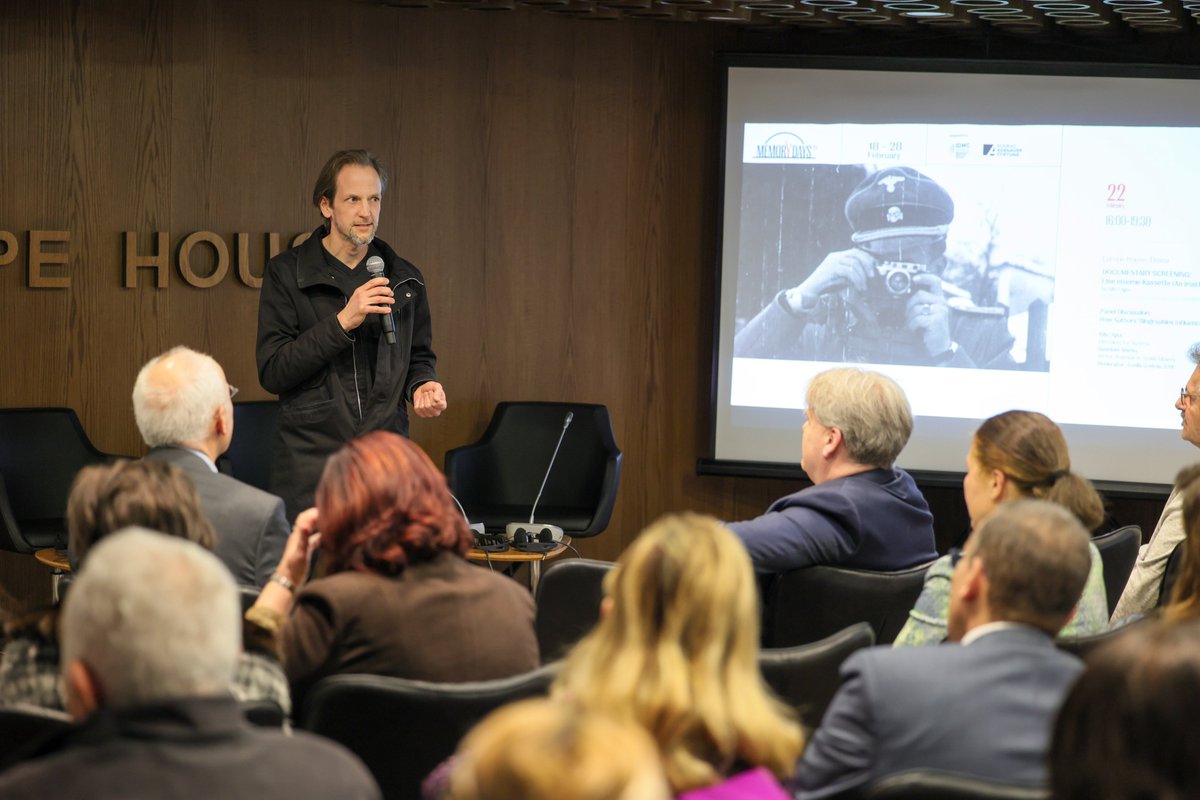 AustriainALB's tweet image. Screening of very touching movie "Iron Box" followed by interesting discussion with new insights with 🇦🇹film director Nils Olger &amp;amp; 🇦🇱writer Bashkim Shehu moderated by @JGodole yesterday at Europe House.  Thank you🙏@IDMCal for the cooperation on the 8th edition of #MemoryDays.