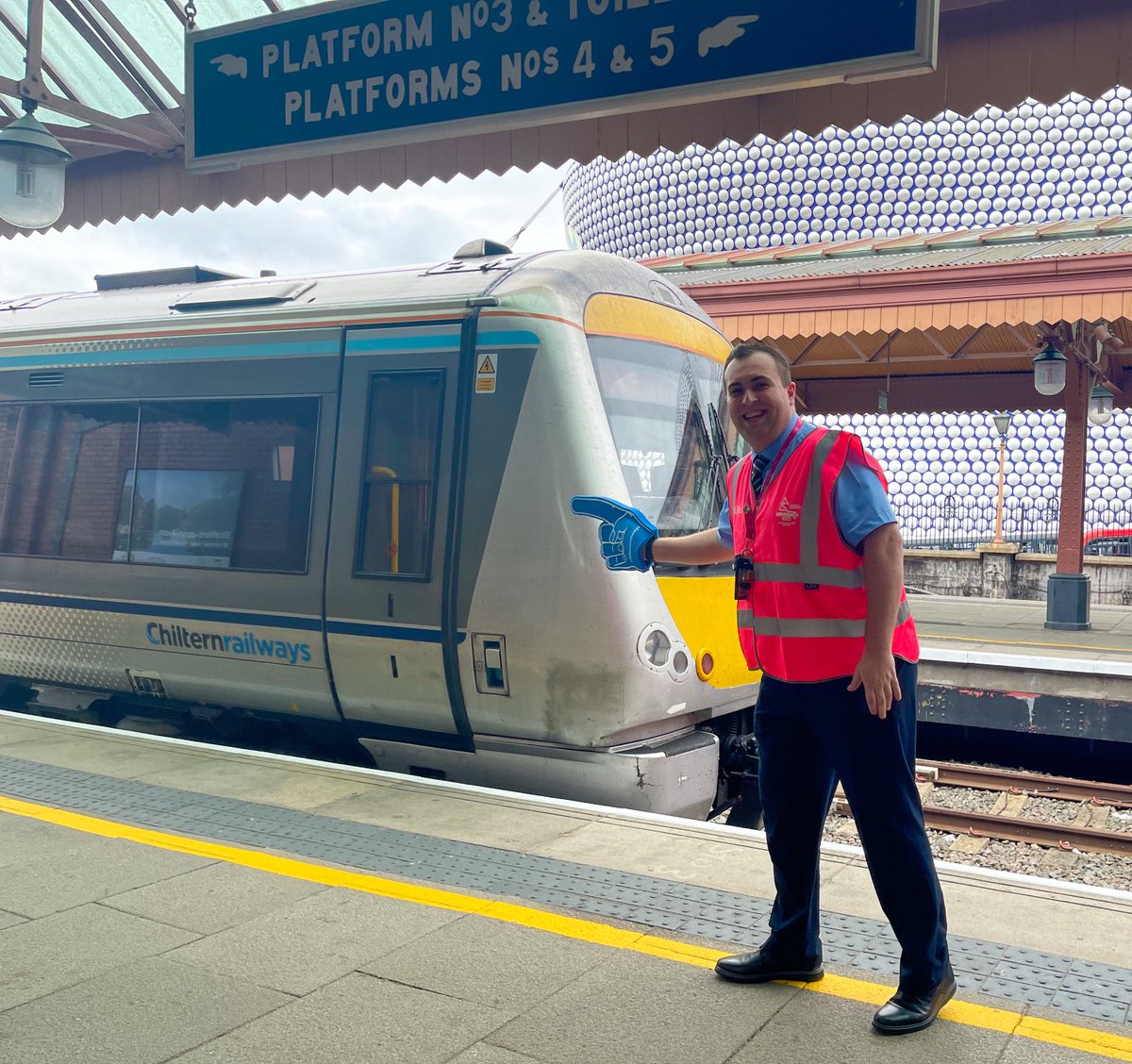 RB_Railway_'s tweet image. A throwback to summer of last year at Birmingham Moor Street through the Commonwealth Games! #class168 #railway #cwg22