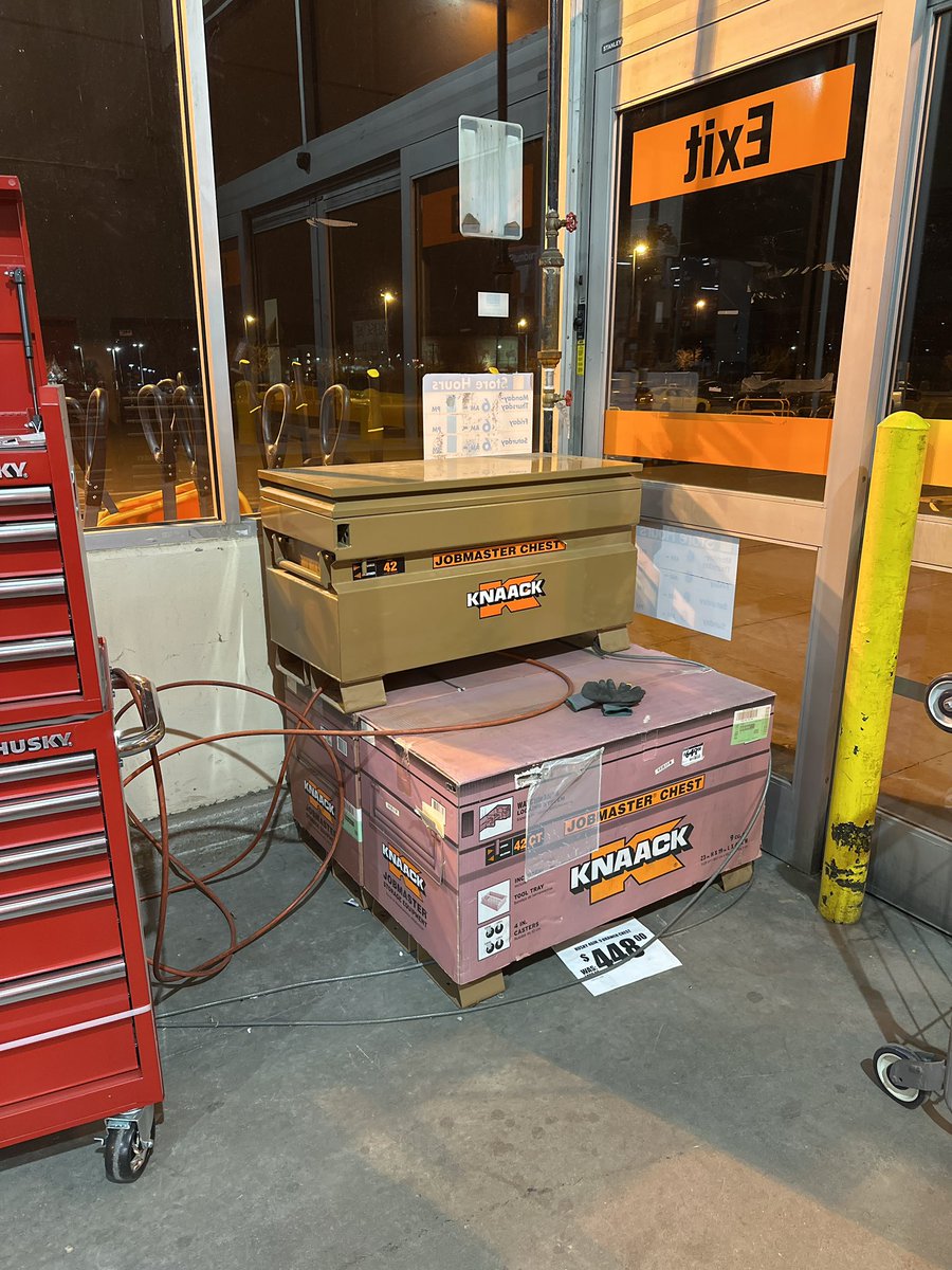 ScytheBoi96's tweet image. Added more truck boxes to the front, but them KNAACK ones, damn they be heavy. But I got it solved lol 
#LiftingWhileWorking #BusySnep #MakeThatMoney #SnepLife