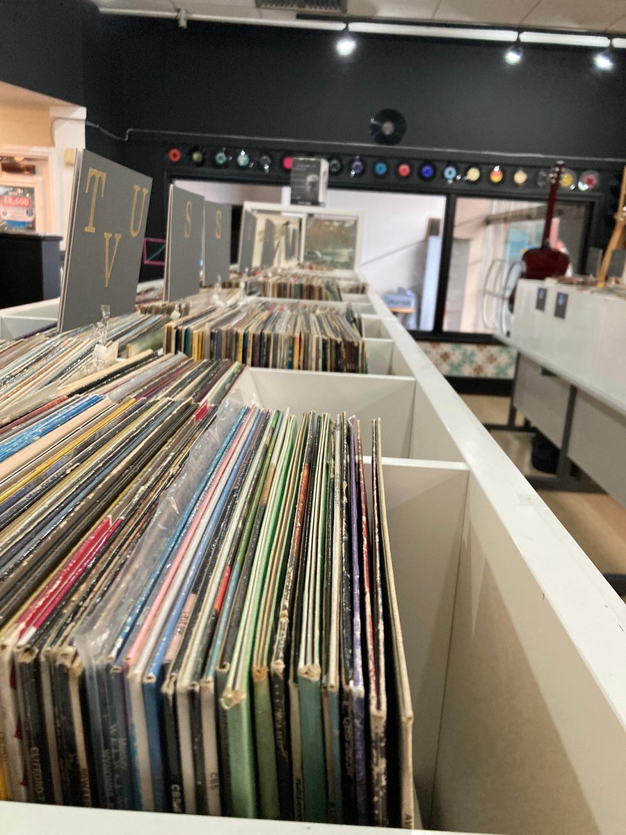 willenhospice's tweet photo. We're delighted to be bringing our love of music to you to the @MadeAndVintage spring fair next month!Our amazing Off The Record team and some specially selected collectable records, will be joining in at #MiddletonHall @centremk on the 4th and 5th of March. #willenhospice https://t.co/3bKgUfIq9P