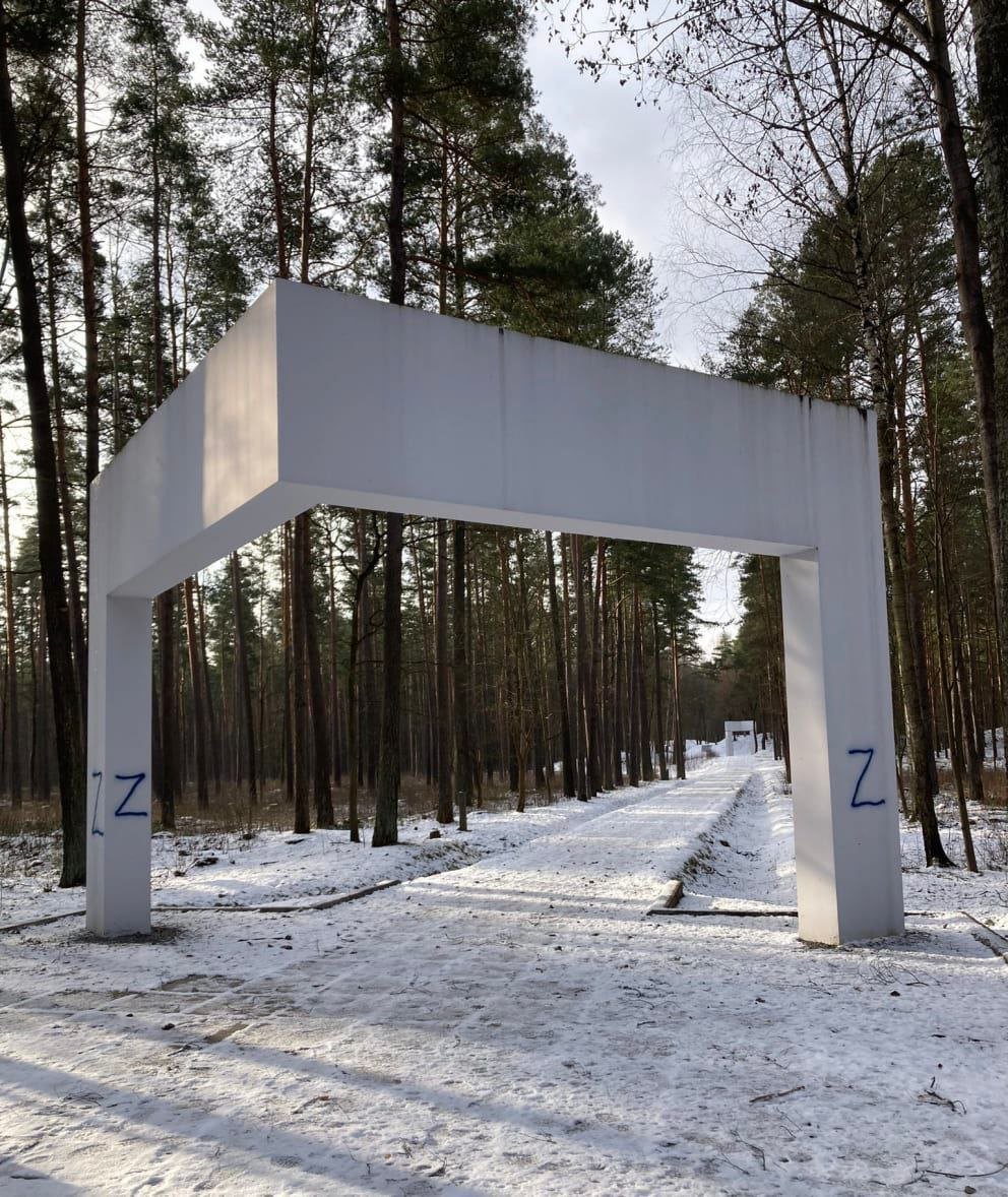 Unknown pro-Kremlin supporters vandalized the Biķernieki Memorial to the Holocaust victims from WW2 in Riga.

Biķernieki forest was the biggest mass murder site during the Holocaust in Latvia.