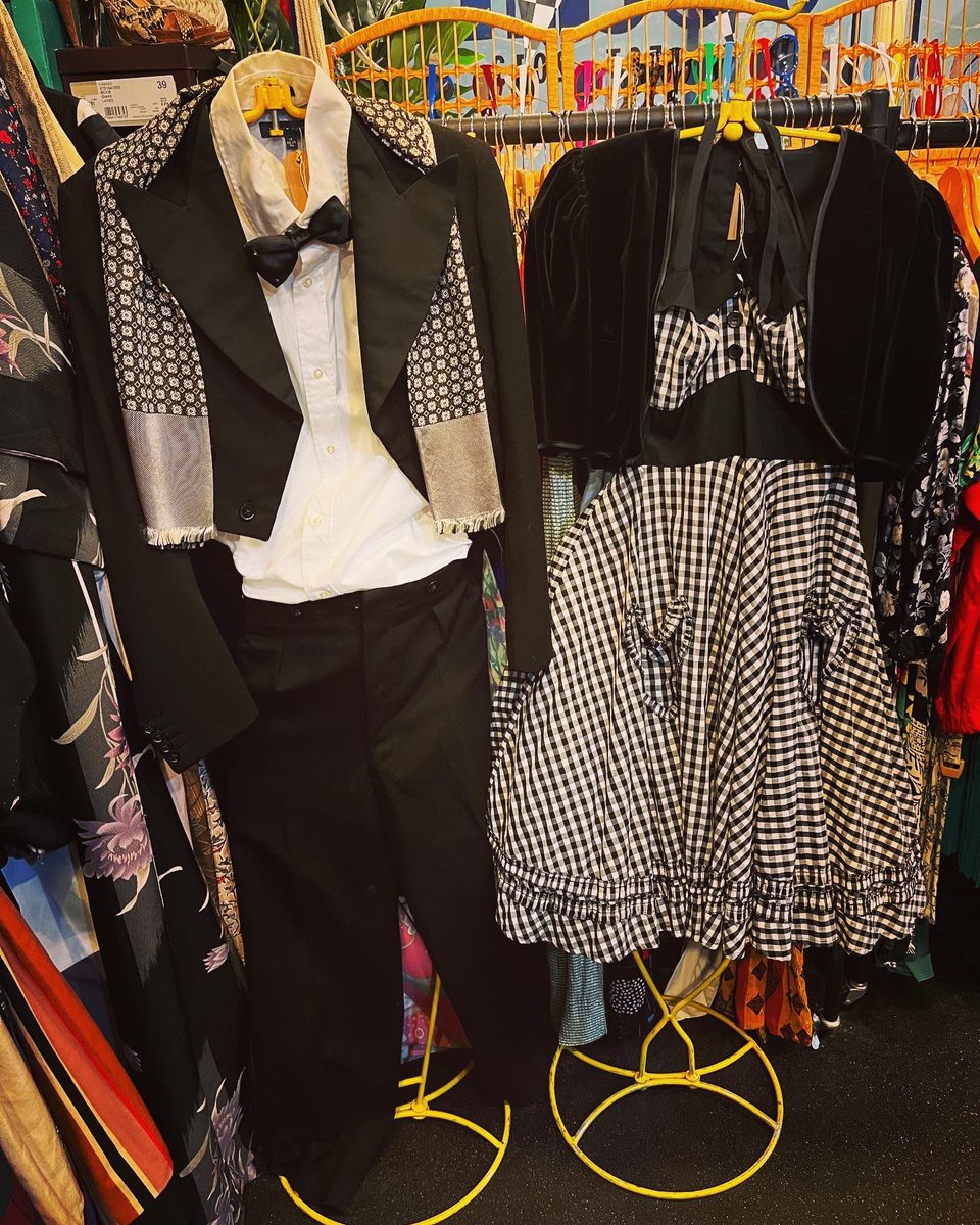 TheYesterdaySociety (@theyesterdaysoc) on Twitter photo HAWAY THE LADS! Pop down to <a href="/graingermarket1/">Grainger Market</a> for a Geordie shopping experience it’s packed with local independents #graingermarket #newcastle #ne1 #newcastlecitycentre #toon #vintage #vintageclothing HAWAY THE LADS! Pop down to <a href="/graingermarket1/">Grainger Market</a> for a Geordie shopping experience it’s packed with local independents #graingermarket #newcastle #ne1 #newcastlecitycentre #toon #vintage #vintageclothing