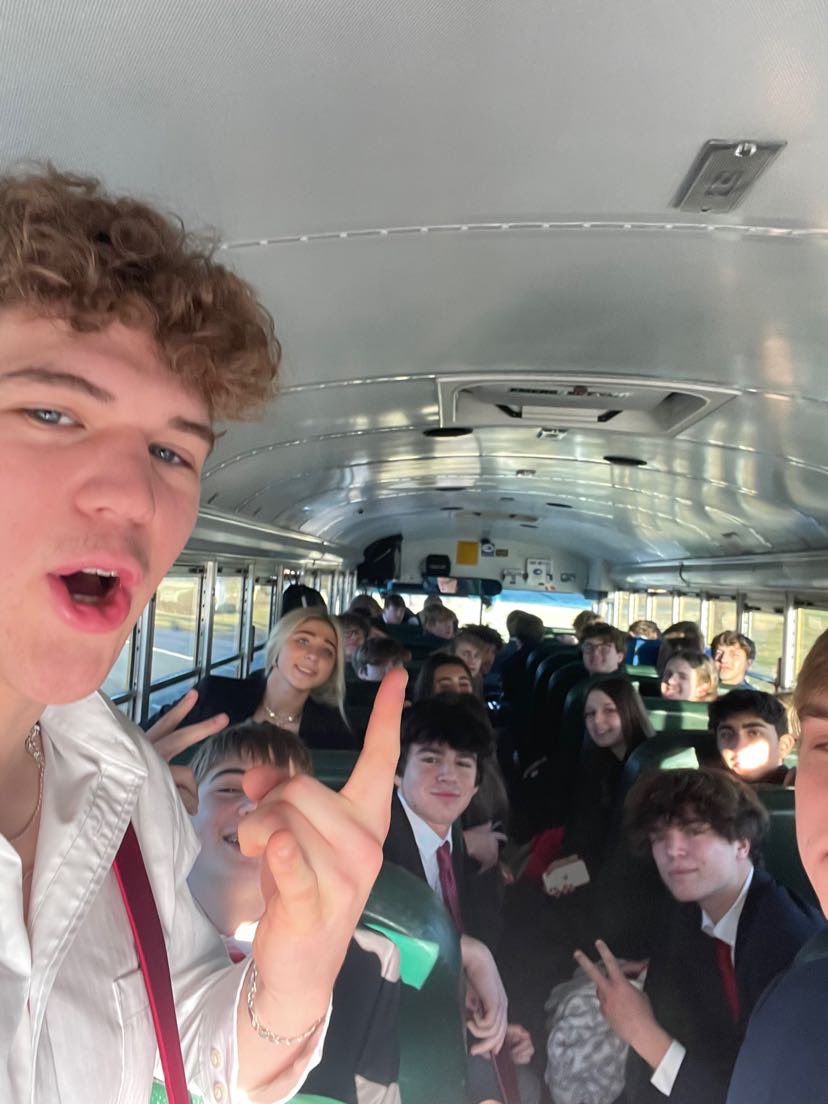 AndersonFBLA's tweet photo. road trippin❤️🤍💙 #columbus #slc #FBLA https://t.co/Il4cnmXon4