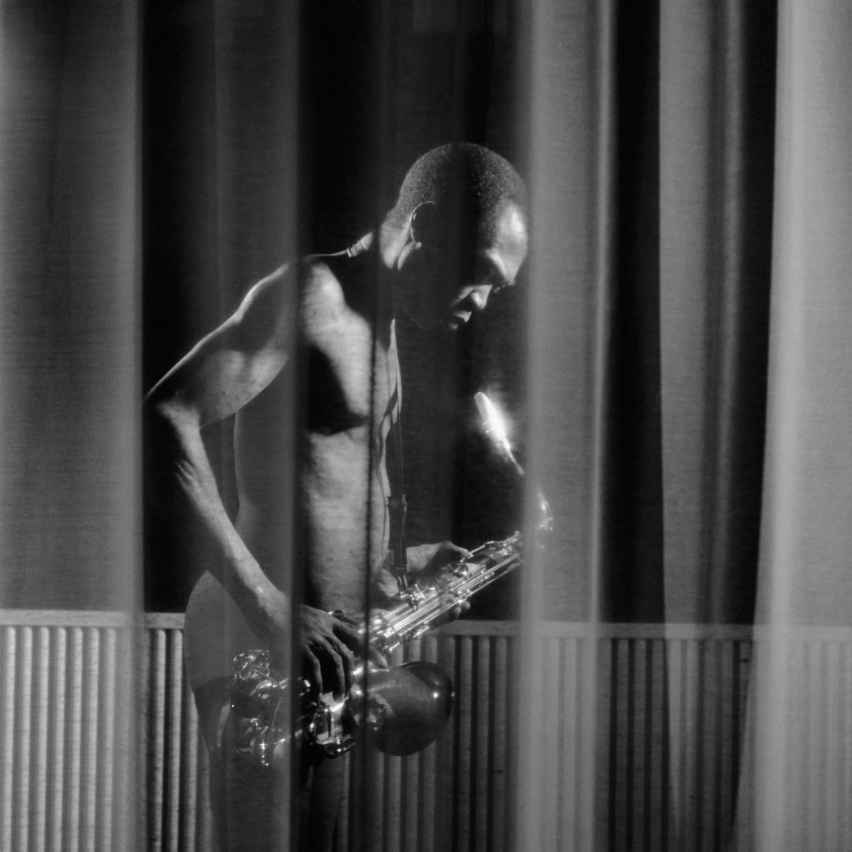 Black History month ✊🏿 Fela Kuti is a name that will be celebrated and adored for years to come. His impact in music has transcended generations and his devotion to building a better world for Africans makes him a timeless hero to many of us. Long live The Black President 🖤🌍