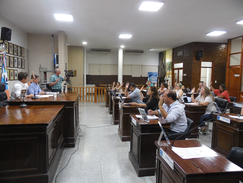 hcdtl's tweet photo. EL CONCEJO CONVALIDÓ ANOCHE DOS CONVENIOS CON LA PROVINCIA Y UNA ORDENANZA DE ZONIFICACIÓN 
https://t.co/ZEZty3y6mO https://t.co/Jd4UbFhmKI