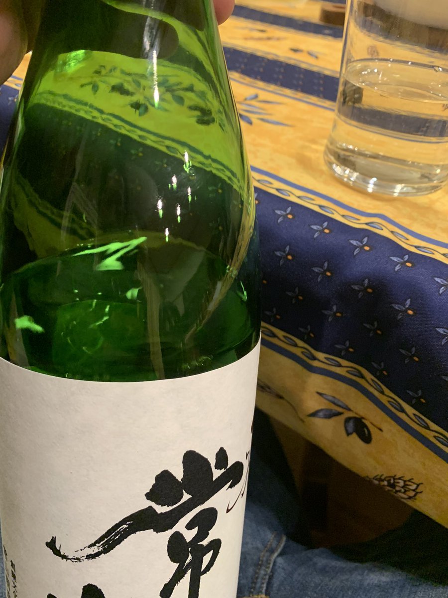 GASAWARACAP's tweet photo. なむだまの攻撃
常山アタック！
ガサワラはひらりとかわした

ガサワラの攻撃！
家族みんなで飲み倒す🍶🍶！
HPは半分になった！

なむだまは混乱している🫤

ガサワラの攻撃
サケナズンを唱えた！

ピロピロリー♪

なむだまは踊り出した🕺
ラッスンゴレライ🙋🏻‍♂️

つか、なんいょんぞ

酒うまい https://t.co/IfWSptbub7