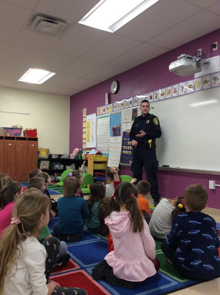 Thank you Animal Control Officer Kurt Bialosky for your visit to Lincoln Elementary!! You helped our youngest learners know more about how to help animals in need within our community! <a href="/LkwdLincoln/">Lincoln Elementary</a> <a href="/LKWDLincoln_Kin/">Lincoln Kindergarten</a> 🐶🐈💜💛