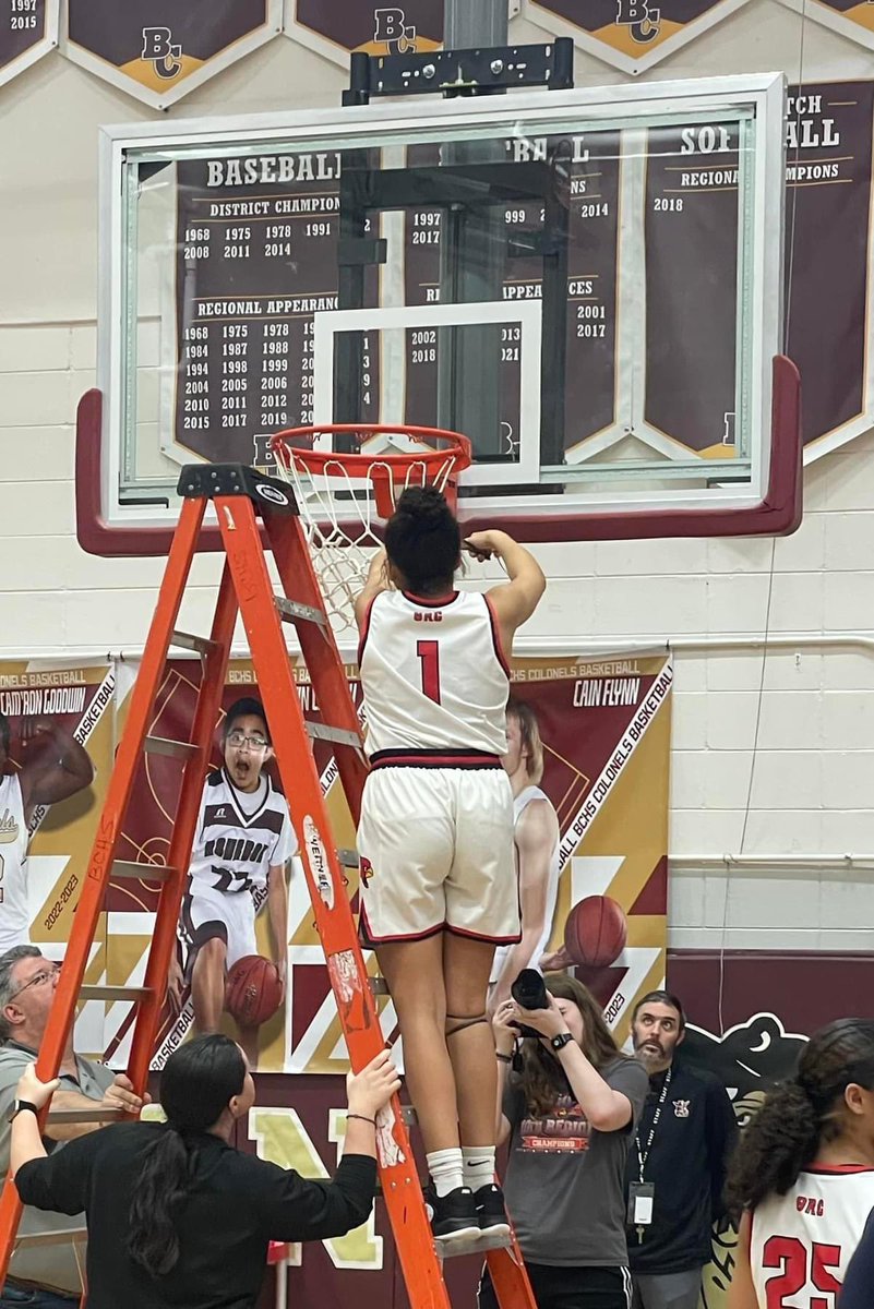 CoachChestnut16's tweet photo. 1 net down, 2 more to go! @KyleighChestnut @anaya_chestnut
#GRCHoops #Road2Rupp https://t.co/8KYlJzmecC