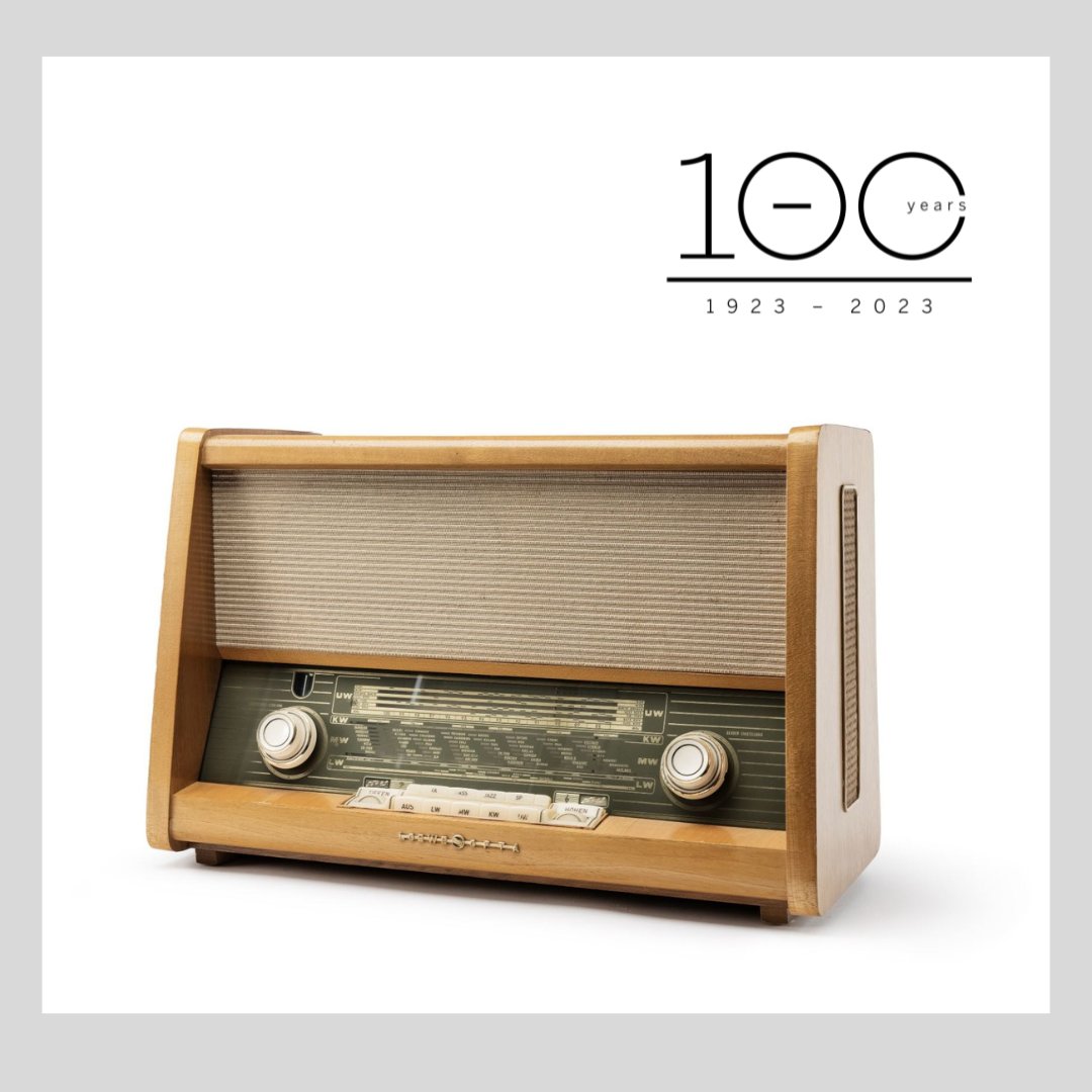 Loewe's tweet photo. 100 years of Loewe. Here you can see the Loewe Radio Novella 1736 from the 1956/57 model year. Timeless and harmonious. These elements still characterise Loewe design today.
#loewetechnology #acenturyofexcellence #100years #loeweaudio #design #quality #experiencematters https://t.co/9K4VFv55v5
