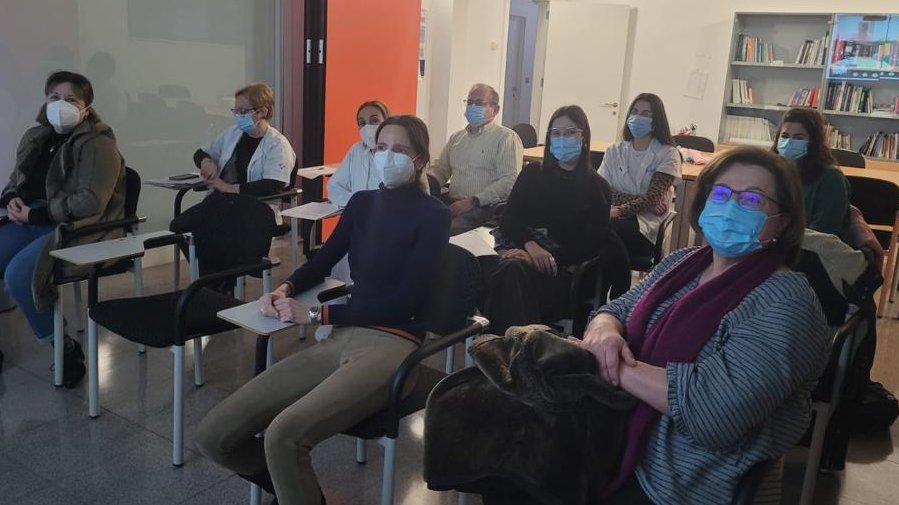 astursalud's tweet photo. 📡Desde C.S. de Llanes #AreaVI 
🥼La médica de familia Agustina Cano y el residente de medicina David Iglesias  han explicado recursos (pomodoro, timeblocking, habitica etc) para organizar la demanda en las consultas
7⃣0⃣👨🏻‍💻#AtenciónPrimaria🏥
📽️Aladdin🕌
📸#CadenaDeFavores 👇🏼 https://t.co/d9tQJQMr6G