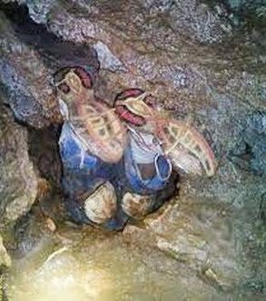 1spiderdan's tweet photo. John Edward Jones era un joven de 26 años que le fascinaba hacer exploración de cuevas. Por ello en 2009, aprovechó para ir a explorar una profunda cueva llamada Nutty Putty. Sin embargo, todo acabó en tragedia y hoy te cuento que pasó (⚠️Claustrofobia Máxima⚠️)

Abro Hilo https://t.co/f507UKhFt4